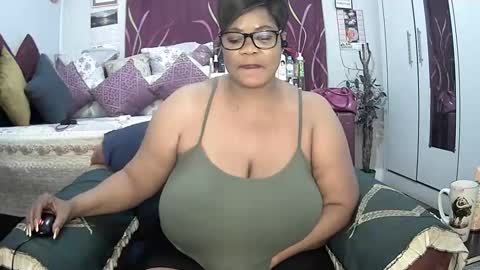 itumeleng74 online show from February 17, 10:58 pm