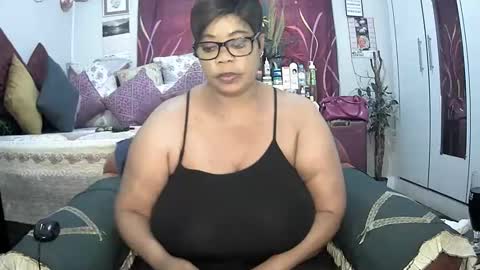 itumeleng74 online show from February 18, 3:43 pm