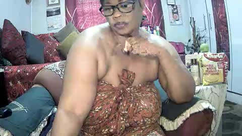 itumeleng74 online show from October 21, 5:19 am