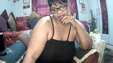 itumeleng74 online show from October 22, 5:19 am