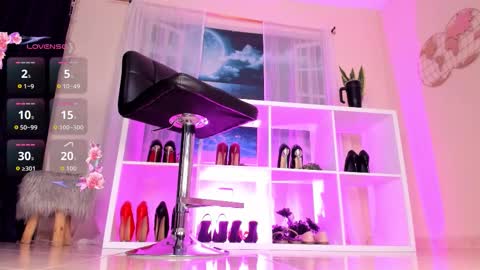 Snapshot of itzel__ chatting on October 15, 1:11 pm Call me Itzel online show from October 15, 1:11 pm