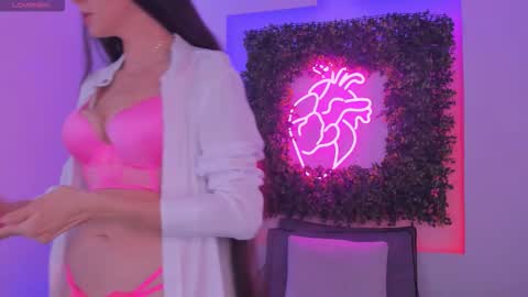 Itzel  online show from February 10, 12:20 pm