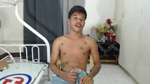 Snapshot of itzme_jhonfred chatting on March 1, 3:36 pm Jhonfred online show from March 1, 3:36 pm