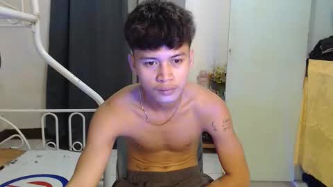 Snapshot of itzme_john chatting on March 5, 2:24 pm itzme_john online show from March 5, 2:24 pm