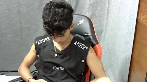 itzme_john online show from April 23, 1:07 am