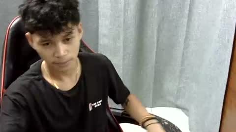 itzme_john online show from April 29, 12:37 am
