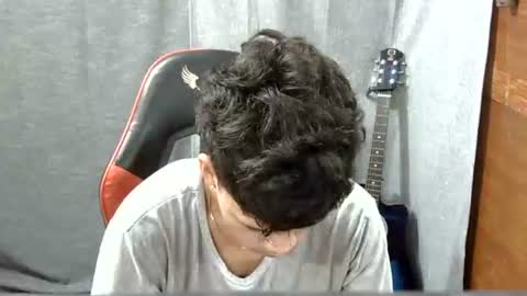 itzme_john online show from May 3, 1:44 am