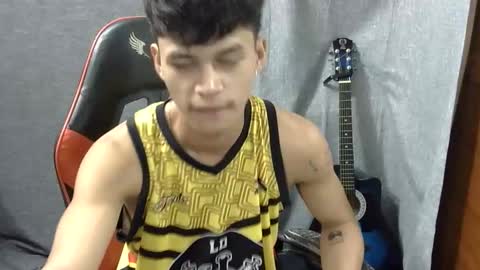 itzme_john online show from May 4, 1:01 am