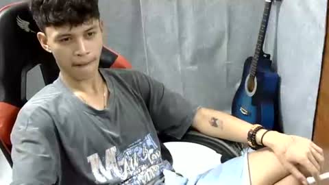 itzme_john online show from May 5, 1:13 am