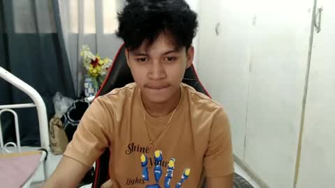 itzme_john online show from June 21, 1:52 am