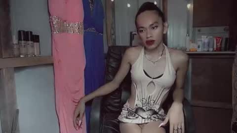 Snapshot of ivan_petiteasian chatting on December 14, 9:03 am ivan online show from December 14, 9:03 am