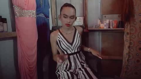 Snapshot of ivan_petiteasian chatting on December 16, 7:46 am ivan online show from December 16, 7:46 am