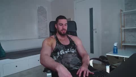 Snapshot of ivanhydee chatting on March 9, 5:44 am IvanHydee online show from March 9, 5:44 am