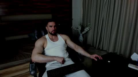 Snapshot of ivanhydee chatting on April 14, 4:40 am IvanHydee online show from April 14, 4:40 am