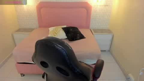 Snapshot of ivanna_rey chatting on June 1, 7:04 pm IVANNA REY online show from June 1, 7:04 pm