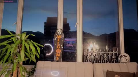 Snapshot of ivanna_west chatting on October 15, 10:26 am Ivanna West online show from October 15, 10:26 am