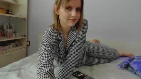 Snapshot of iveto69 chatting on March 10, 7:42 am Iveta online show from March 10, 7:42 am