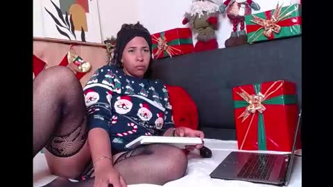 ivonne_collins33 online show from December 16, 2:27 am