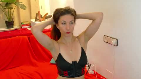 Ivonne online show from July 6, 7:49 am