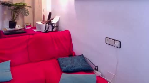 ivonneanddom online show from June 5, 9:37 am
