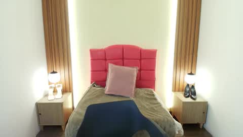 I V O N N E R O S S online show from February 27, 12:16 pm