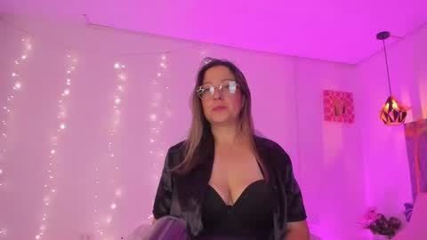 N A T H A L Y   online show from October 15, 4:45 am