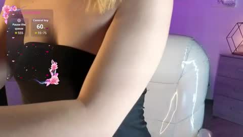 Snapshot of ivonny_sakura chatting on April 11, 8:02 pm Ivonny online show from April 11, 8:02 pm
