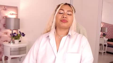 IvonnyBon online show from February 11, 4:17 am