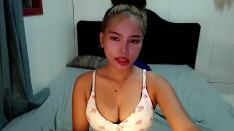 Snapshot of ivory_whore chatting on March 19, 10:08 am ivory_whore online show from March 19, 10:08 am