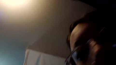 Snapshot of ivorytrixx chatting on December 1, 1:32 am ivorytrixx online show from December 1, 1:32 am