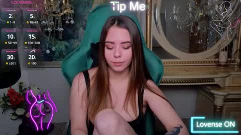 ivorywood_ online show from October 4, 8:56 am