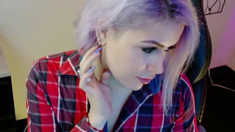 Snapshot of ivy__taylorr chatting on February 19, 3:02 am Diana Rojas online show from February 19, 3:02 am