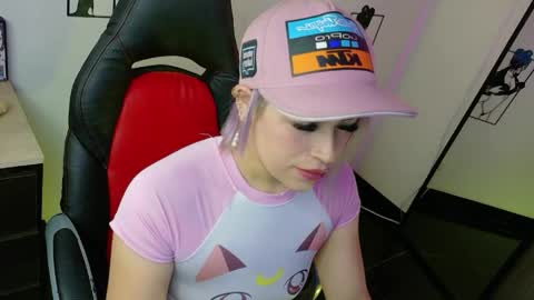 Snapshot of ivy__taylorr chatting on April 14, 11:33 pm Diana Rojas online show from April 14, 11:33 pm
