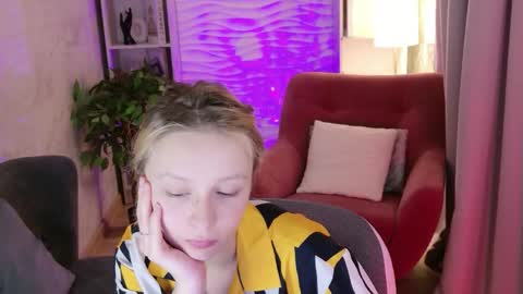 Snapshot of ivy_blare chatting on June 8, 1:44 pm ivy_blare online show from June 8, 1:44 pm