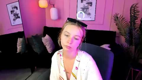 Snapshot of ivy_blare chatting on June 9, 2:06 pm ivy_blare online show from June 9, 2:06 pm