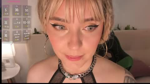 Snapshot of ivy_ragnar chatting on April 14, 11:11 pm Pamela online show from April 14, 11:11 pm