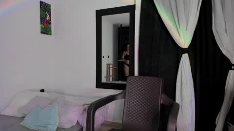 Snapshot of ivy_velvet chatting on April 17, 2:47 am I V Y online show from April 17, 2:47 am