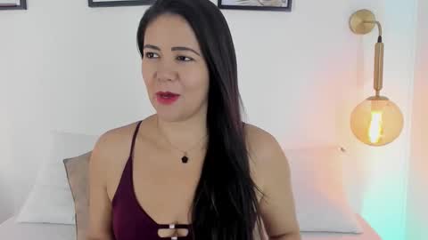 Ivy  online show from November 4, 2:05 pm