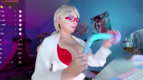 Snapshot of ivydavis chatting on February 6, 11:35 am Radish online show from February 6, 11:35 am