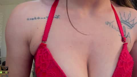 Snapshot of ivyfoxx_ chatting on February 5, 5:53 pm IvyFox online show from February 5, 5:53 pm