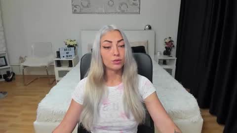 Snapshot of ivyfoxx_ chatting on September 9, 12:15 pm IvyFox online show from September 9, 12:15 pm