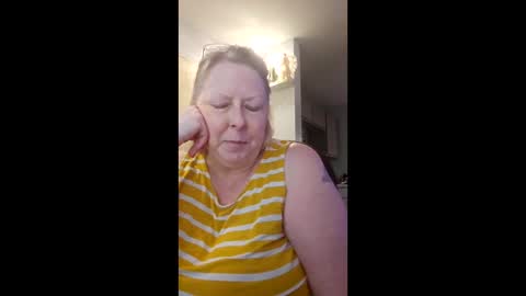 Snapshot of ivyjane3522 chatting on April 4, 5:43 pm ivyjane3522 online show from April 4, 5:43 pm