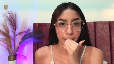 IvyJhonss online show from September 17, 11:45 am