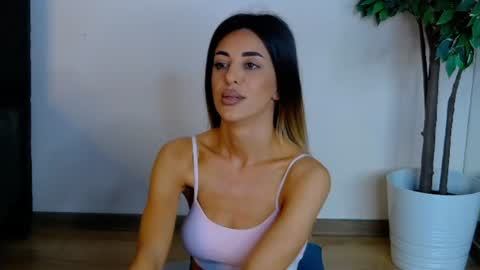 Snapshot of ivylustt chatting on June 10, 5:39 am IvyLustt online show from June 10, 5:39 am