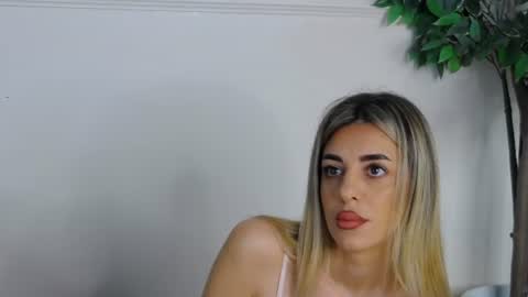 Snapshot of ivylustt chatting on June 16, 5:21 am IvyLustt online show from June 16, 5:21 am