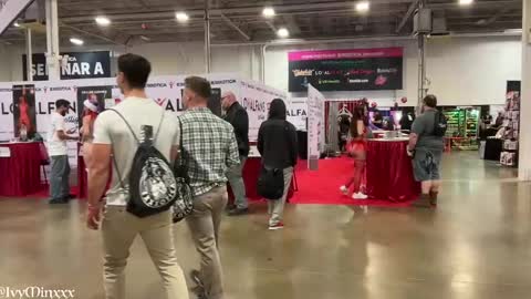 Snapshot of ivyminxxx chatting on December 8, 2:28 am Ivy Minxxx online show from December 8, 2:28 am