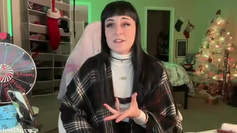 Snapshot of ivyminxxx chatting on December 15, 5:56 am Ivy Minxxx online show from December 15, 5:56 am