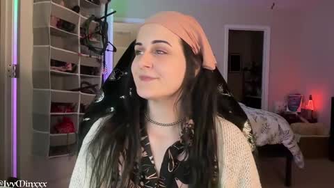 Snapshot of ivyminxxx chatting on February 19, 1:29 am Ivy Minxxx online show from February 19, 1:29 am