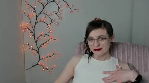 Ivy online show from April 23, 9:17 pm
