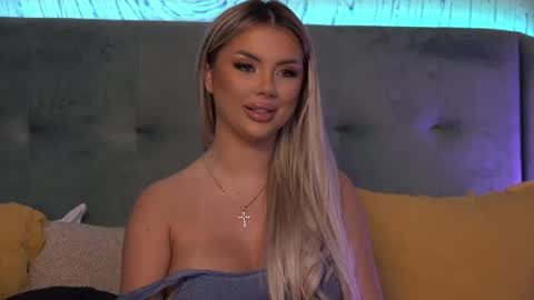 Snapshot of ivyrubens chatting on December 16, 9:35 am Ivy online show from December 16, 9:35 am